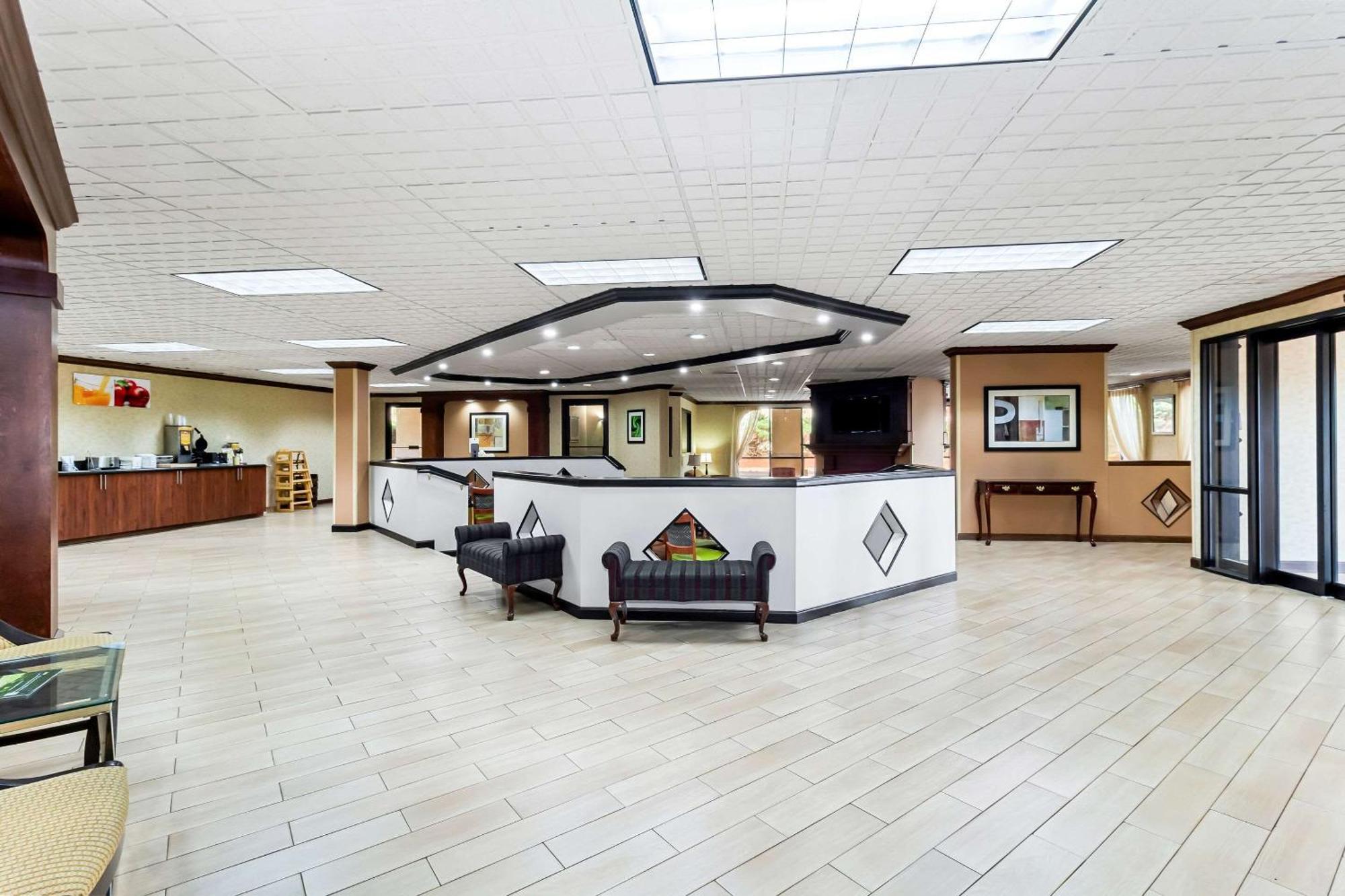 Quality Inn & Suites Florence Civic Center Екстериор снимка