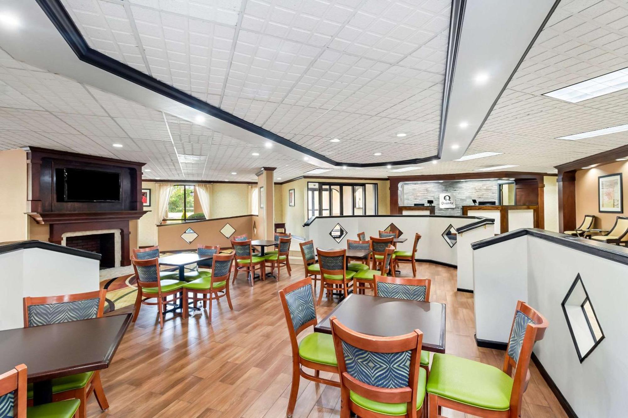 Quality Inn & Suites Florence Civic Center Екстериор снимка