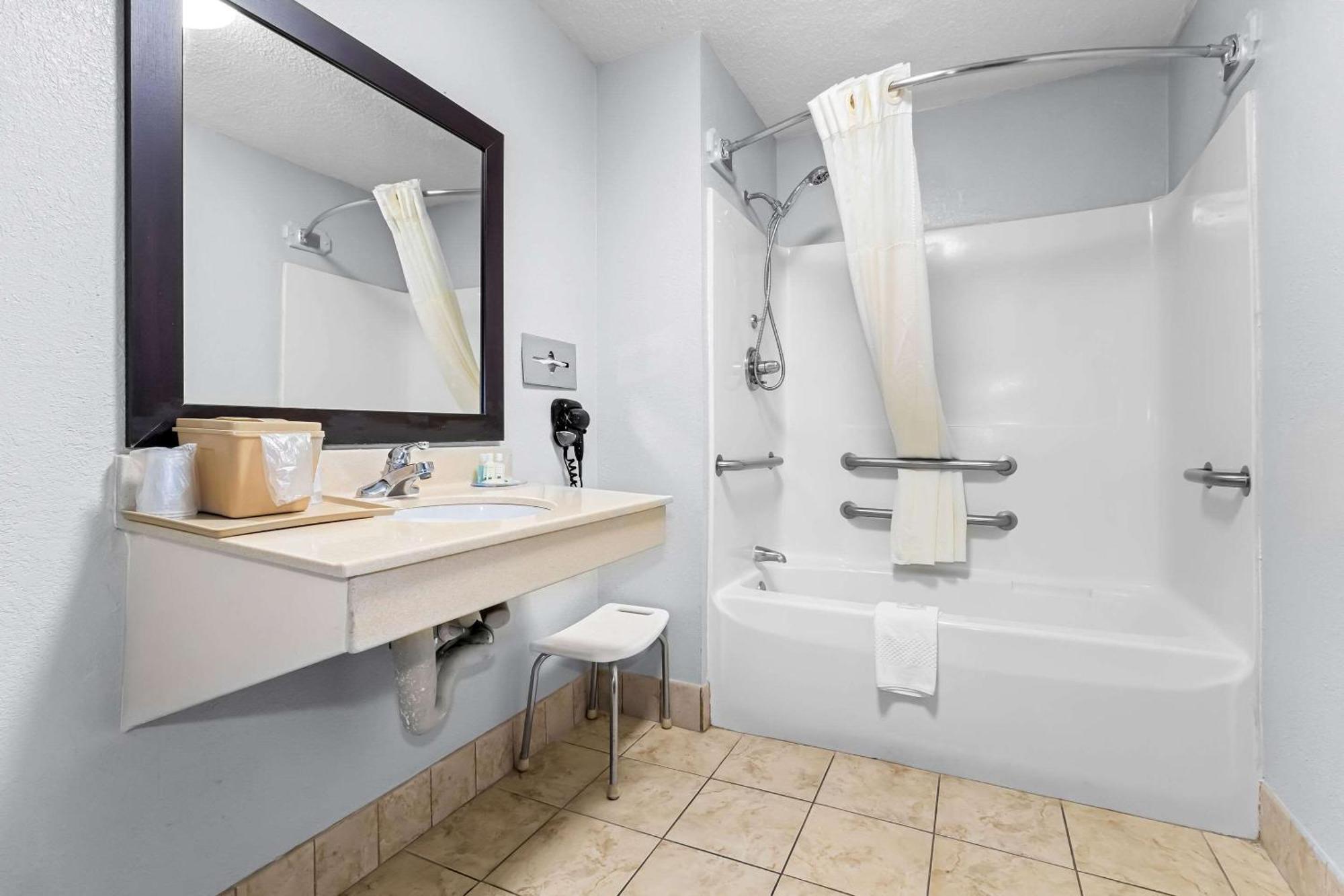 Quality Inn & Suites Florence Civic Center Екстериор снимка