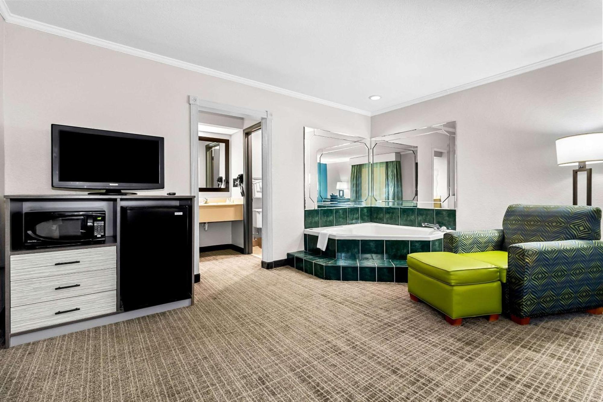 Quality Inn & Suites Florence Civic Center Екстериор снимка